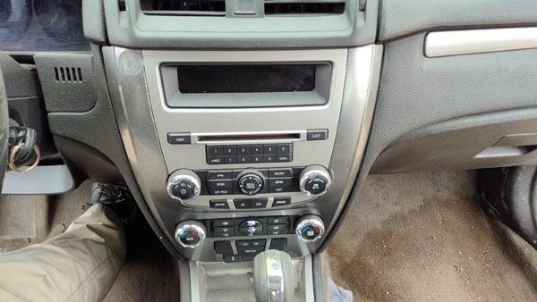 2010-2011 Ford Fusion Trim Bezel Around Radio Surround Dash Panel Oem Black Dw — photo 3