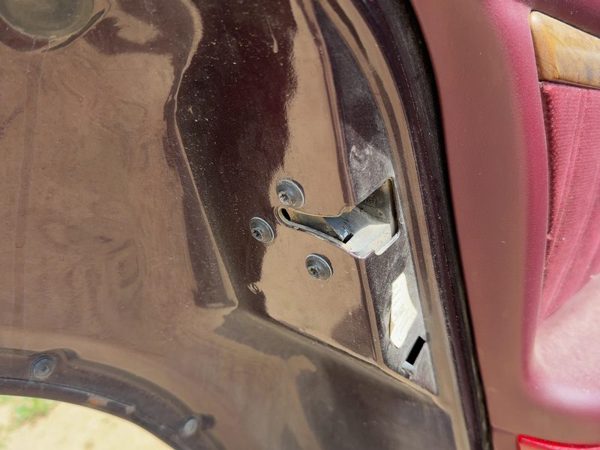 1994 Olds Eighty Eight Driver Left Rear Door Latch With Rods/Cables Oem Back — photo 3