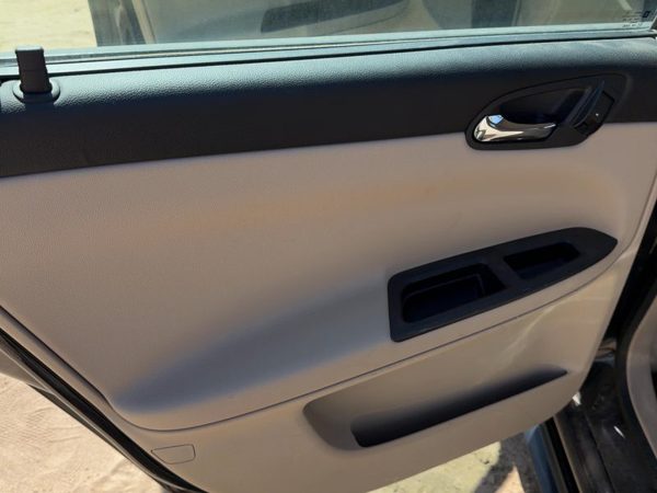 09-11 Impala Driver Left Rear Door Trim Panel With Switches Back Neutral 522 — photo 4