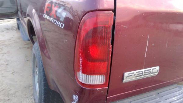 2006 Ford F350 Sd Pickup Tail Light Assembly LH Super Duty Broke — photo 6