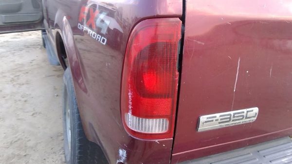 2006 Ford F350 Sd Pickup Tail Light Assembly LH Super Duty Broke — photo 4