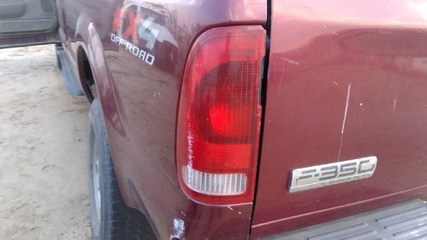 2006 Ford F350 Sd Pickup Tail Light Assembly LH Super Duty Broke — photo 5