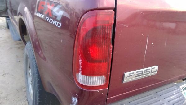 2006 Ford F350 Sd Pickup Tail Light Assembly LH Super Duty Broke — photo 7
