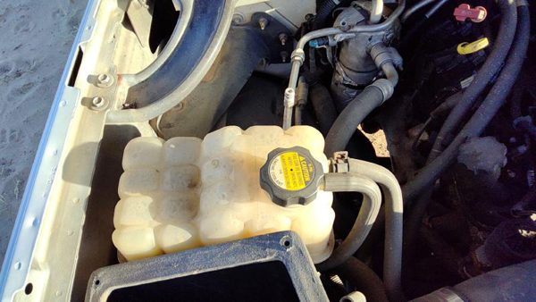 2000-2004 Chevy Suburban Coolant Reservoir Radiator Overflow Tank Bottle Oem — photo 4