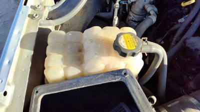 2000-2004 Chevy Suburban Coolant Reservoir Radiator Overflow Tank Bottle Oem