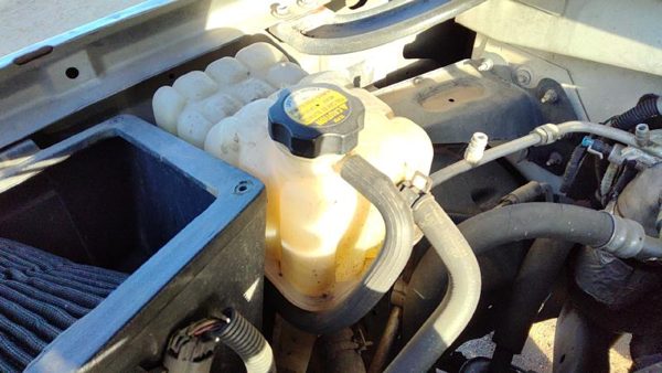 2000-2004 Chevy Suburban Coolant Reservoir Radiator Overflow Tank Bottle Oem — photo 3
