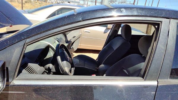 2007-2012 Nissan Sentra Driver Left Front Side Window Door Glass Oem 80301Et000 — photo 1