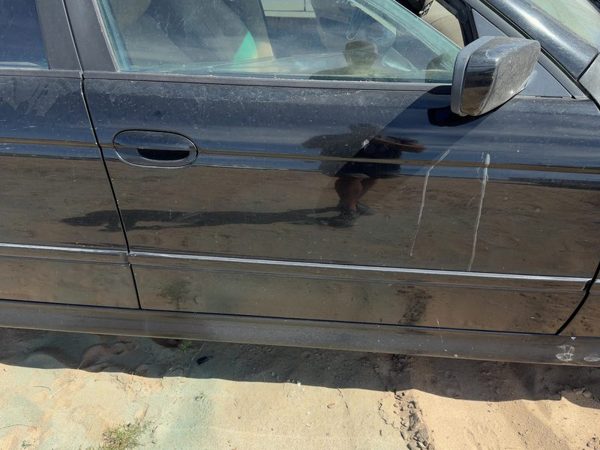 2001 BMW 530i Front Door RH Black — photo 1
