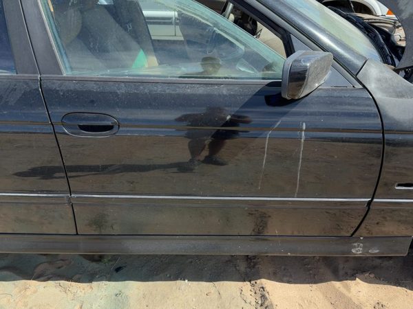 2001 BMW 530i Front Door RH Black — photo 2