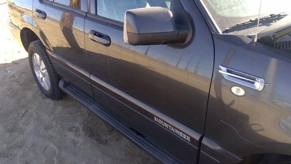 2007 Mercury Mountaineer Front Door RH Charcoal G5 — photo 1