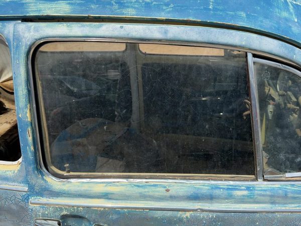 1965-1977 Vw Super Beetle Passenger Right Front Side Window Door Glass Oem — photo 1