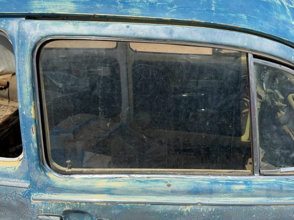 1965-1977 Vw Super Beetle Passenger Right Front Side Window Door Glass Oem — photo 2