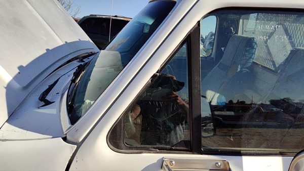 1992-97 Ford F350 Driver Left Front Vent Window Small Door Glass With Frame Oem — photo 4