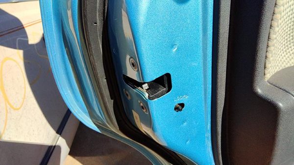2014-2019 Nissan Versa Note Driver Left Rear Door Latch With Rods/Cables Back — photo 1