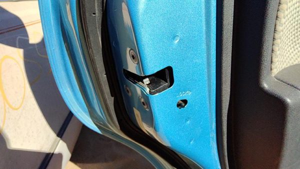 2014-2019 Nissan Versa Note Driver Left Rear Door Latch With Rods/Cables Back — photo 2