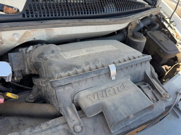96-00 Express 2500 Complete Air Intake Cleaner Filter Box Housing With Tube 5.7L — photo 2