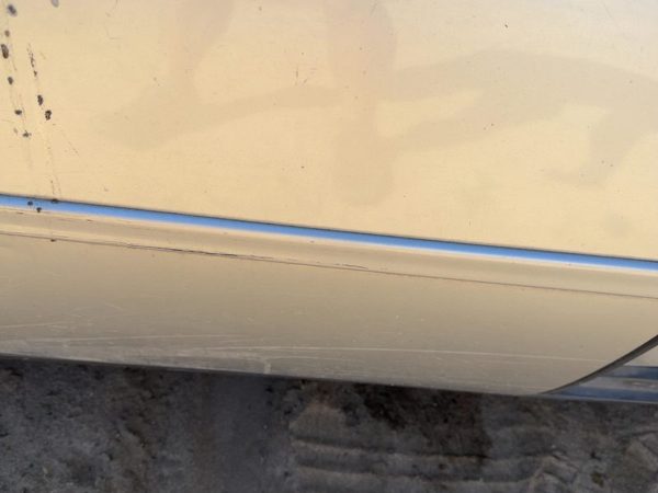 2005 Cadillac Deville Rear Door Moulding RH Platinum 67U — photo 3