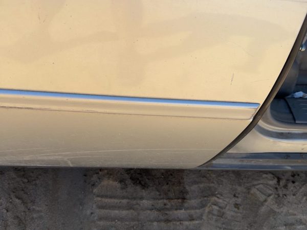 2005 Cadillac Deville Rear Door Moulding RH Platinum 67U — photo 4