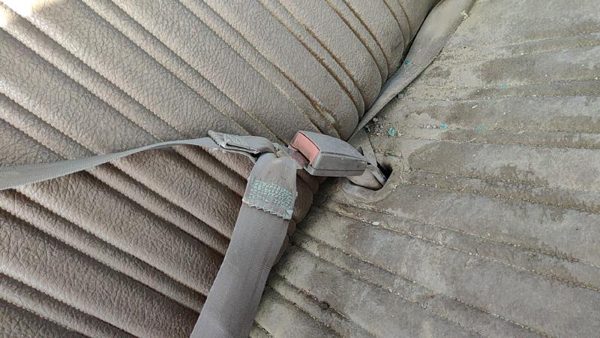 88-94 Chevy Silverado 1500 Passenger Right Front Seat Belt Buckle Receiver Tan — photo 4