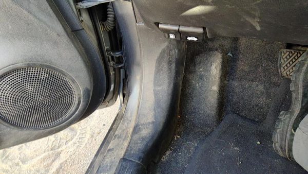 2013-2019 Nissan Versa Driver Left Lower Kick Trim Panel Oem Charcoal G — photo 2