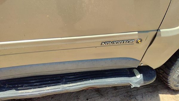 98 Lincoln Navigator Passenger Right Front Moulding From Door Trim Strip Gold Bi — photo 3