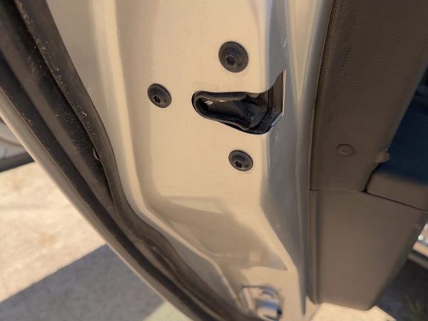 2005-2006 Pontiac G6 Driver Left Rear Door Latch With Rods/Cables Oem Back Sedan — photo 1