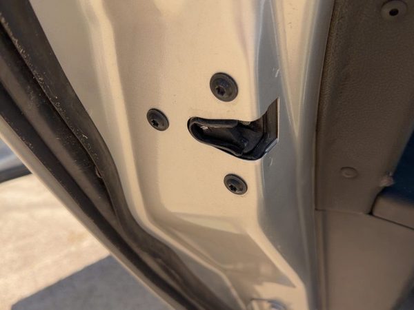 2005-2006 Pontiac G6 Driver Left Rear Door Latch With Rods/Cables Oem Back Sedan — photo 3
