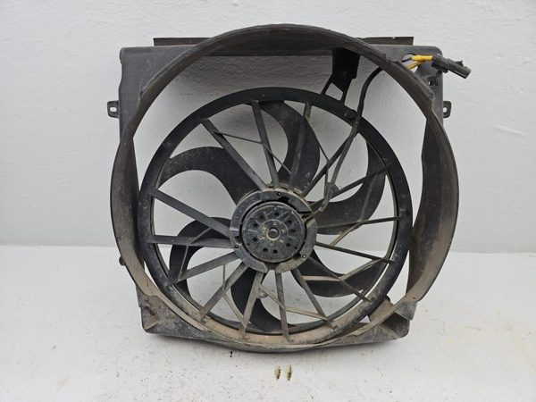 02-07 Liberty Complete Cooling Fan Blade Assembly With Clutch Oem 3.7L Mt 4X4 — photo 1