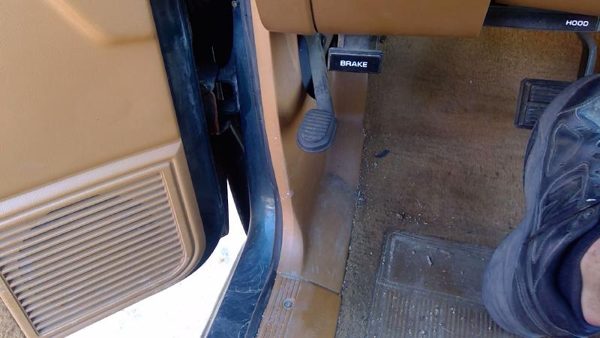 90-94 Dodge Dakota Driver Left Lower Kick Trim Panel Oem Tan — photo 4
