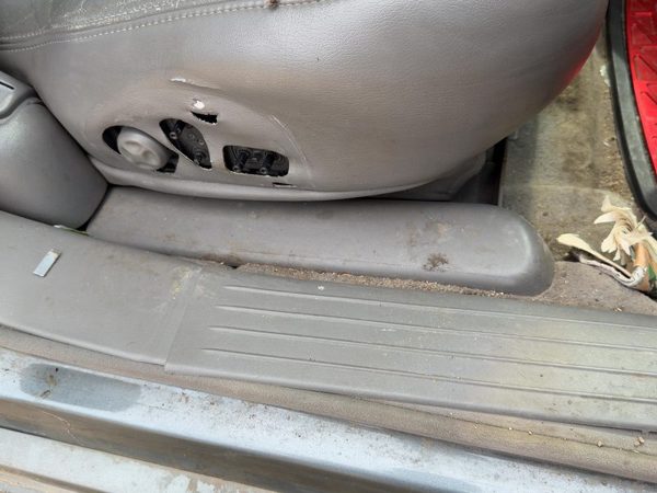 03 Seville Passenger Right Power Seat Track With Motors Only Oem Dark Gray 145 — photo 2