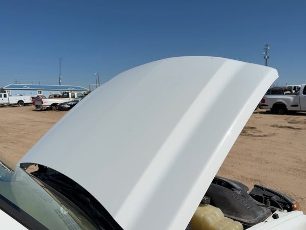 2005 Chevy Silverado 2500 Hood White 50U — photo 6