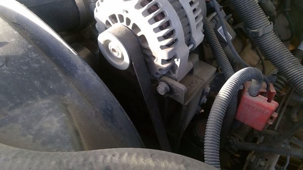 2000-2002 Chevy Tahoe Power Steering Bracket With Pump Oem — photo 3
