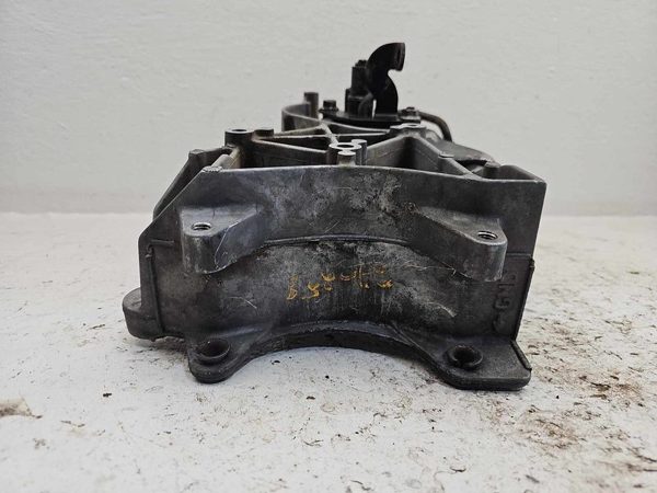 2000-2002 Chevy Tahoe Power Steering Bracket With Pump Oem — photo 19