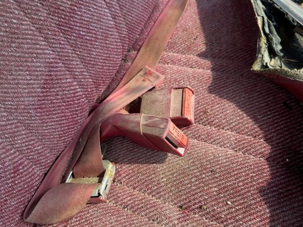 1991 Dodge Dakota Passenger Right Front Seat Belt Buckle Receiver Oem Red — photo 1