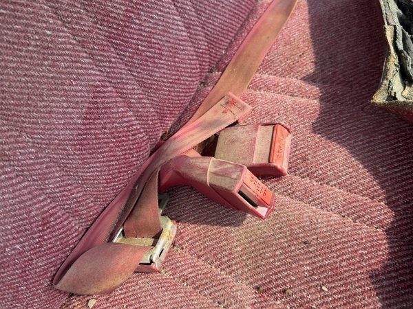 1991 Dodge Dakota Passenger Right Front Seat Belt Buckle Receiver Oem Red — photo 2