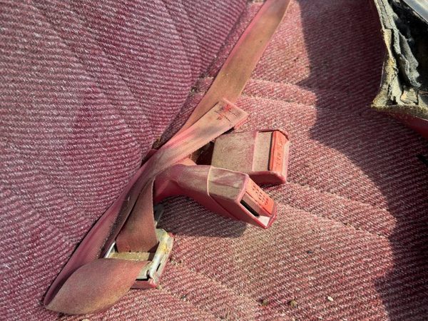 1991 Dodge Dakota Passenger Right Front Seat Belt Buckle Receiver Oem Red — photo 3