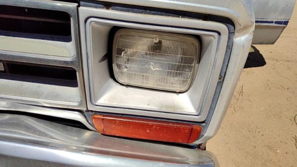 1986-1990 Dodge Ram W150 Driver Left Head Light With Trim Turn Signal Oem Bezel — photo 2