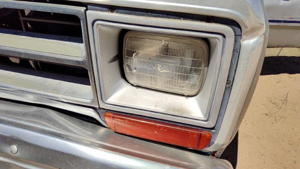 1986-1990 Dodge Ram W150 Driver Left Head Light With Trim Turn Signal Oem Bezel — photo 4