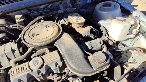 85 Pontiac Sunbird Complete Air Intake Cleaner Filter Box Housing With Tube 1.8L — photo 2