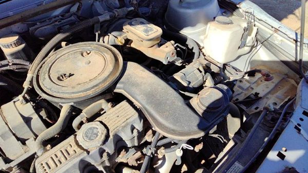 85 Pontiac Sunbird Complete Air Intake Cleaner Filter Box Housing With Tube 1.8L — photo 3