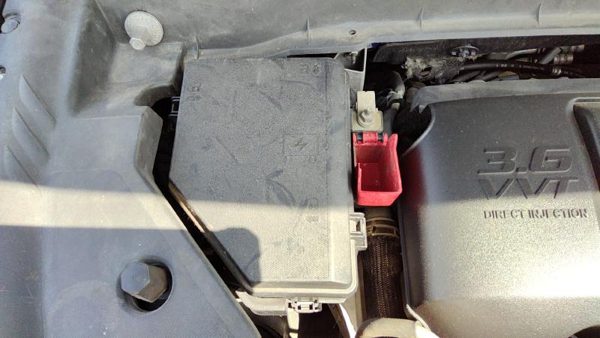 2010 Chevrolet Traverse Engine Fuse Box 3.6L — photo 1