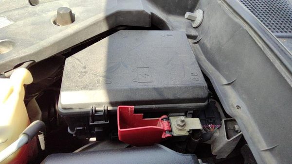 2010 Chevrolet Traverse Engine Fuse Box 3.6L — photo 2
