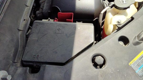 2010 Chevrolet Traverse Engine Fuse Box 3.6L — photo 3