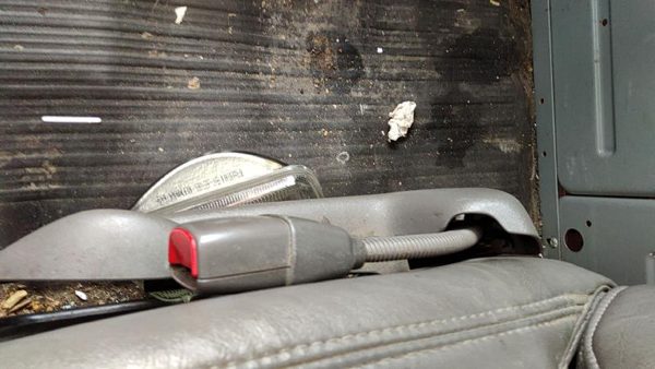 2006-2014 Chevy Express Van Driver Left Front Seat Belt Buckle Receiver Gray 93W — photo 4