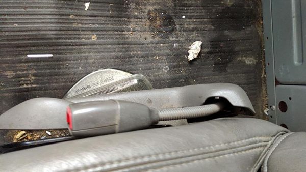2006-2014 Chevy Express Van Driver Left Front Seat Belt Buckle Receiver Gray 93W — photo 2