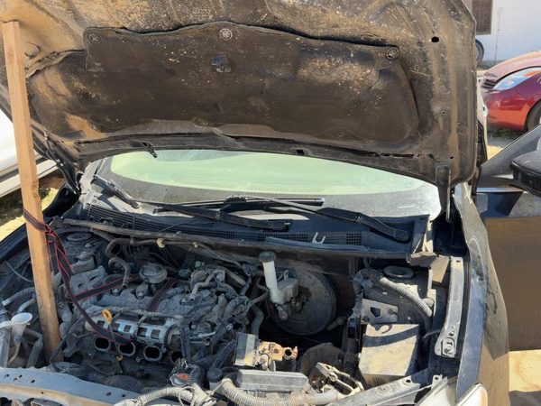 2014 Nissan Sentra Hood Hinge RH Super Black KH3 — photo 4