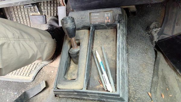 1993-1994 Chevy S10 Blazer Center Floor Console Trim Bezel Oem 4X4 Black — photo 3