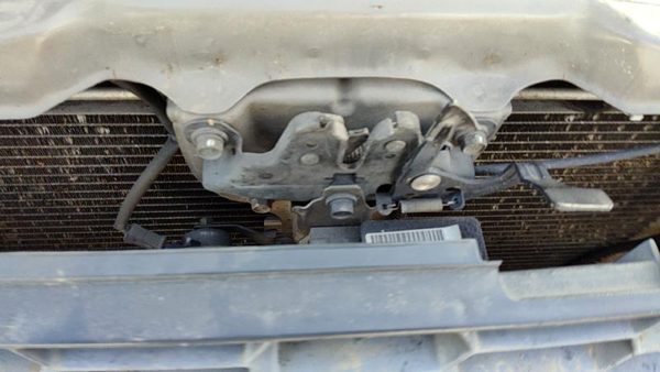 2002-2004 Nissan Xterra Hood Latch Assembly With Bracket Oem 625002Z630 — photo 2
