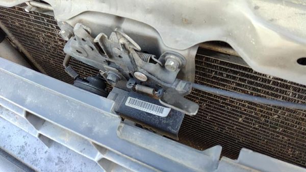 2002-2004 Nissan Xterra Hood Latch Assembly With Bracket Oem 625002Z630 — photo 5