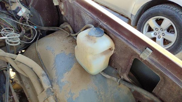 1983 Gmc Sierra C3500 Windshield Washer Fluid Reservoir With Pump Oem Wiper Tank — photo 3